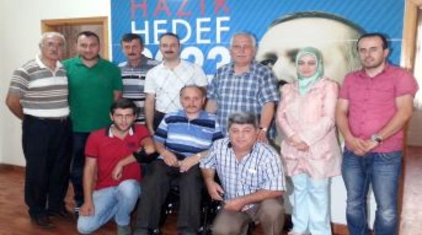 AK Partililerden 48 Yaşındaki Yıldız&rsquo;a Tekerlekli Sandalye Hediyesi