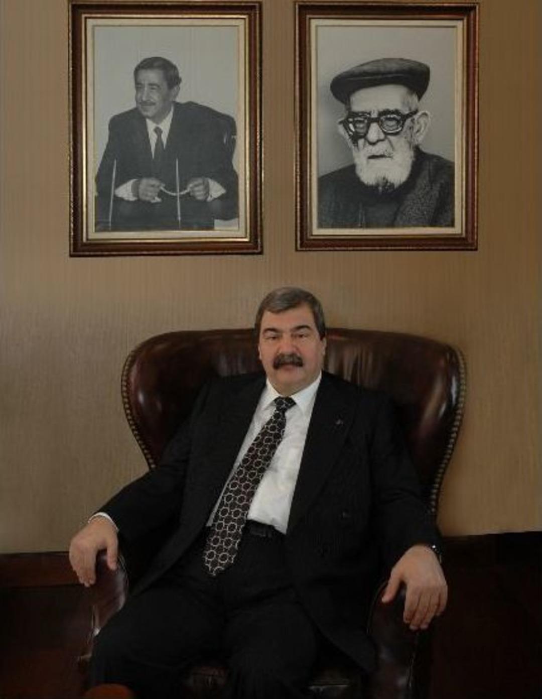 Sanko Y&ouml;netim Kurulu Başkanı Abdulkadir Konukoğlu Kitaplarda