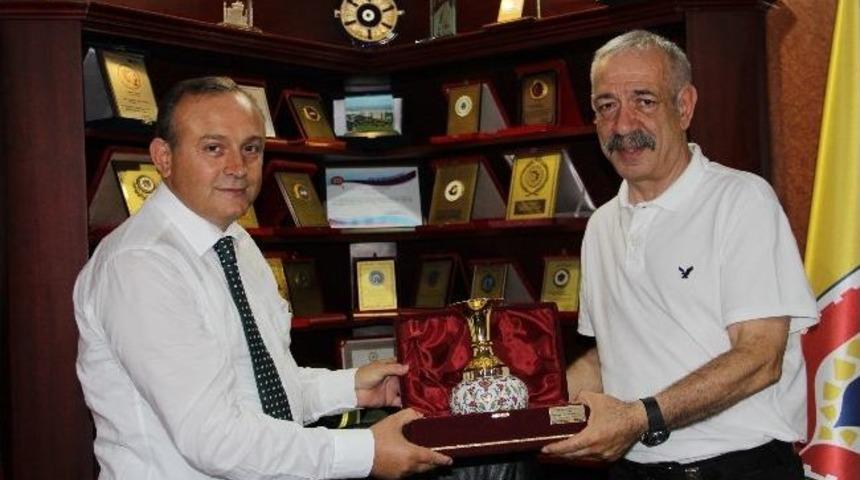 Vali Kızılcık&rsquo;tan Veda Ziyaretleri