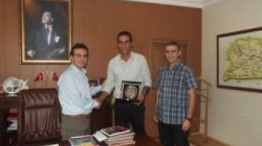 Kağızman Kaymakamı&rsquo;na plaket