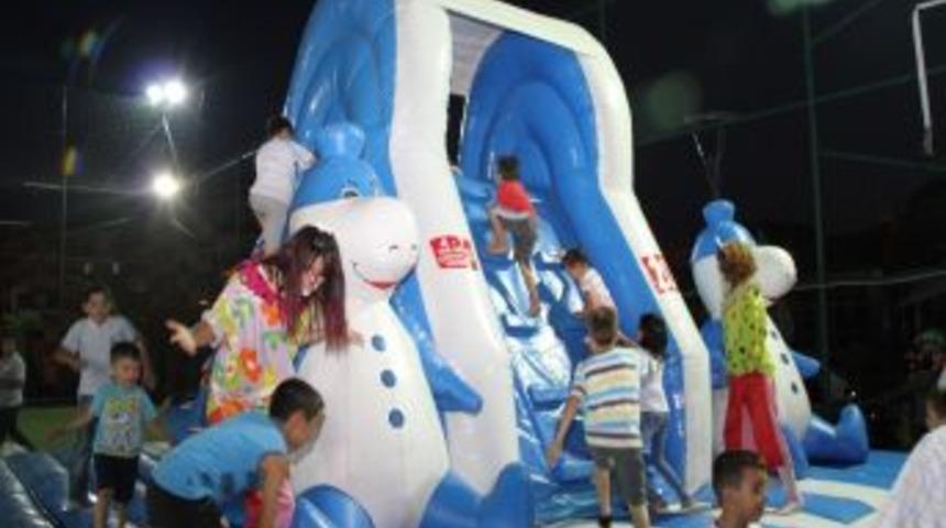 Panayırdaki &Uuml;cretsiz Şenliğe &Ccedil;ocuk Akını