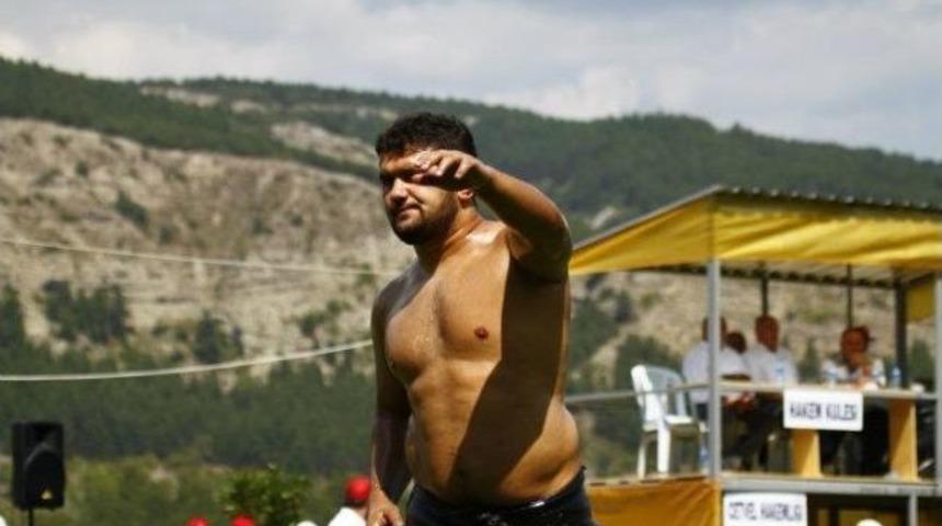 İbrahim Keser Yayla Şenlikleri'nde Başpehlivan Oldu