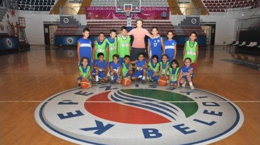 Kepez Belediyesi Yaz Spor Okulu&rsquo;nda Eğitimler Devam Ediyor