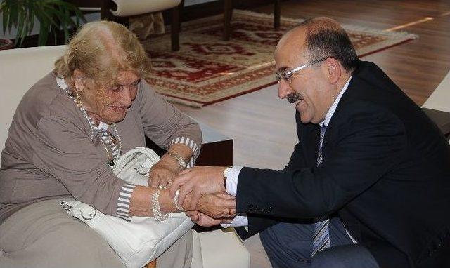 Başkan G&uuml;mr&uuml;k&ccedil;&uuml;oğlu&rsquo;nun En Mutlu Olduğu An 1