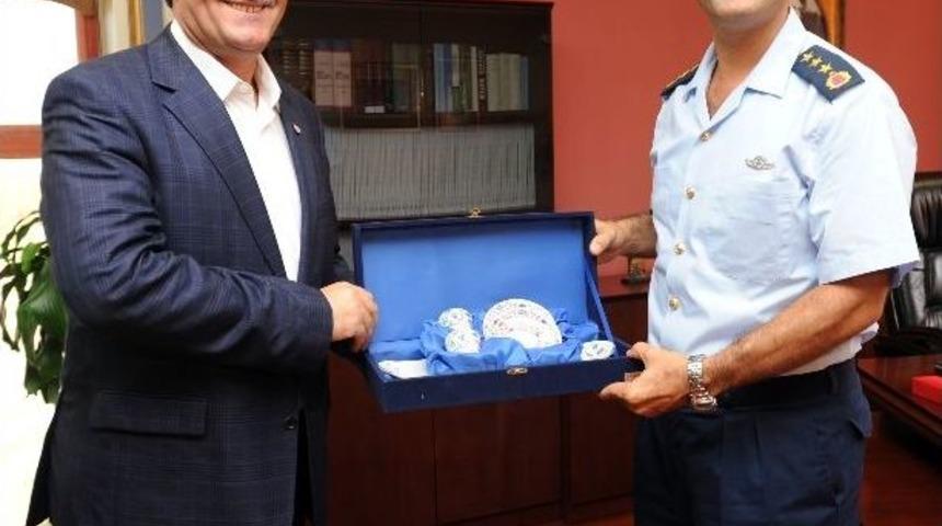 Komutandan D&uuml;ndar&rsquo;a Veda Ziyareti