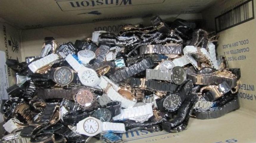 G&uuml;mr&uuml;k Ka&ccedil;ağı Saat Ve G&ouml;zl&uuml;k Ele Ge&ccedil;ti