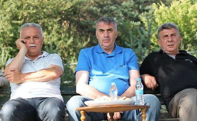 Başkan To&ccedil;oğlu Bolu Kampı&rsquo;nda 2