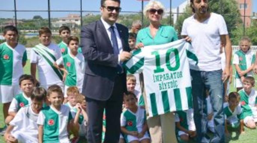 Nejat Biyedi&ccedil; Unutulmadı