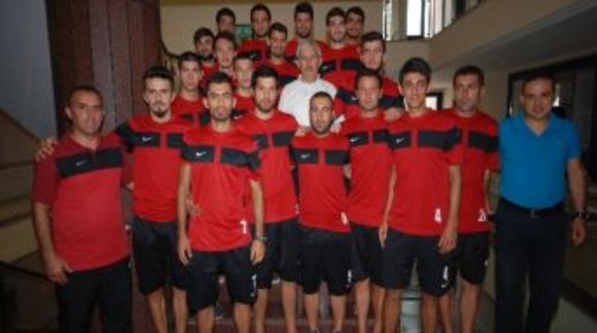 Kumluca Belediye Spor Kamp &Ccedil;alışmalarına Devam Ediyor