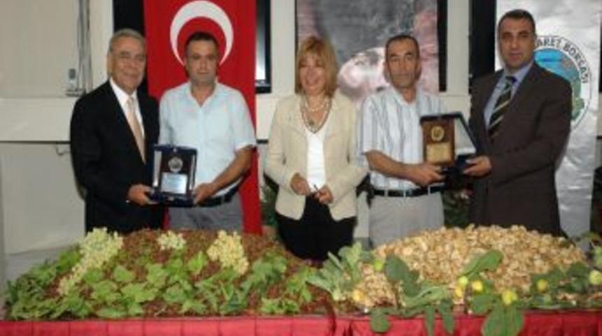 Sezonun Ilk Kuru &Uuml;z&uuml;m Ve Inciri A&ccedil;ık Artırmayla 100 Liradan Satıldı