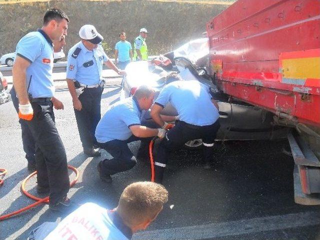 Balıkesir'de Trafik Kazası: 3 Ölü, 3 Yaralı