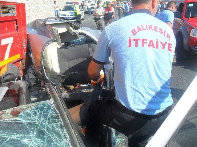 Balıkesir'de Trafik Kazası: 3 Ölü, 3 Yaralı