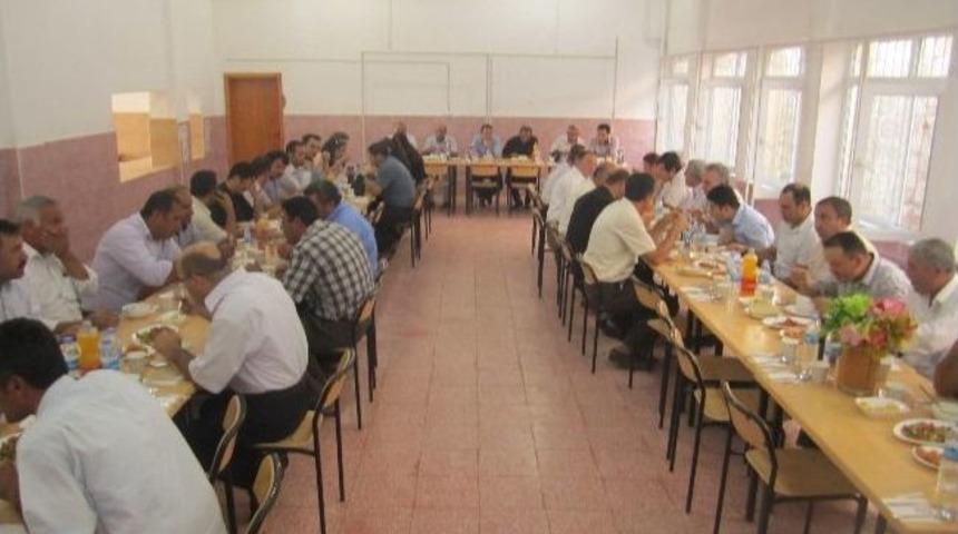 Uğurludağ’da Tayini Çıkan Kurum Müdürlerine Yemek