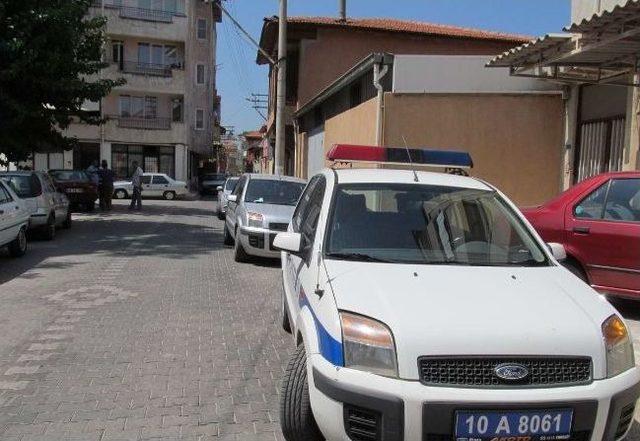 Polis Tuvalette Unuttuğu Silahını Yerinde Bulamadı 2