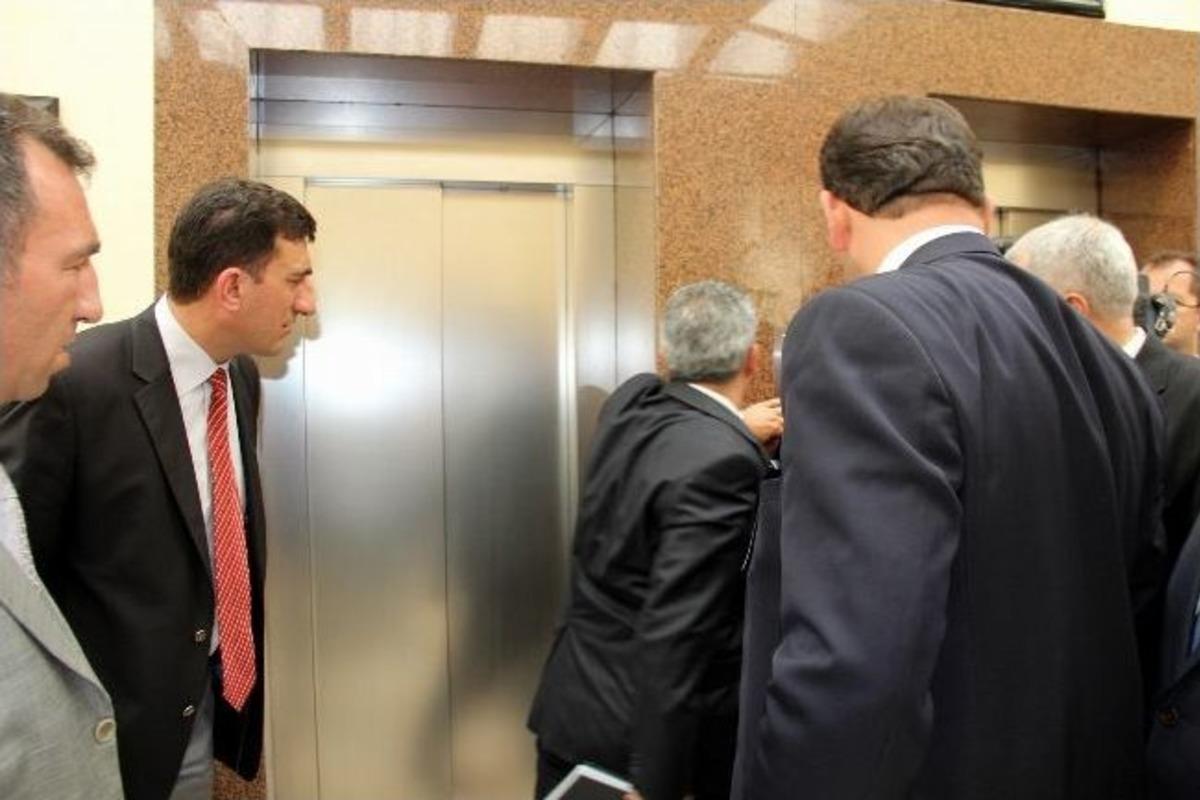 Yeni Valiye Asans&ouml;r S&uuml;rprizi