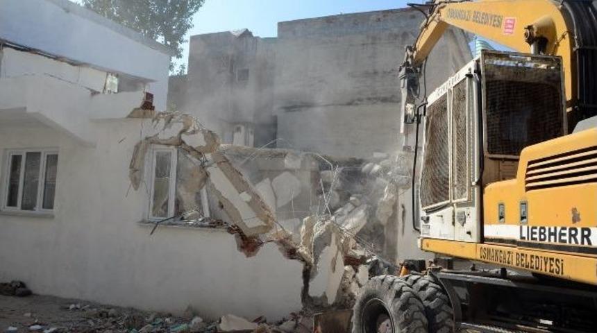 Osmangazi&rsquo;de Ka&ccedil;ak Yapılar Yıkılıyor