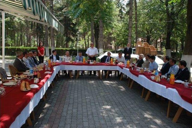 Bolu’da Kaymakamlara Veda Yemeği Verildi