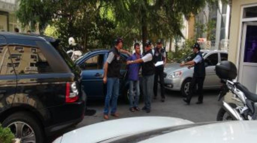 Altınları I&ccedil;in Yaşlı Kadının Boğazını Kesti