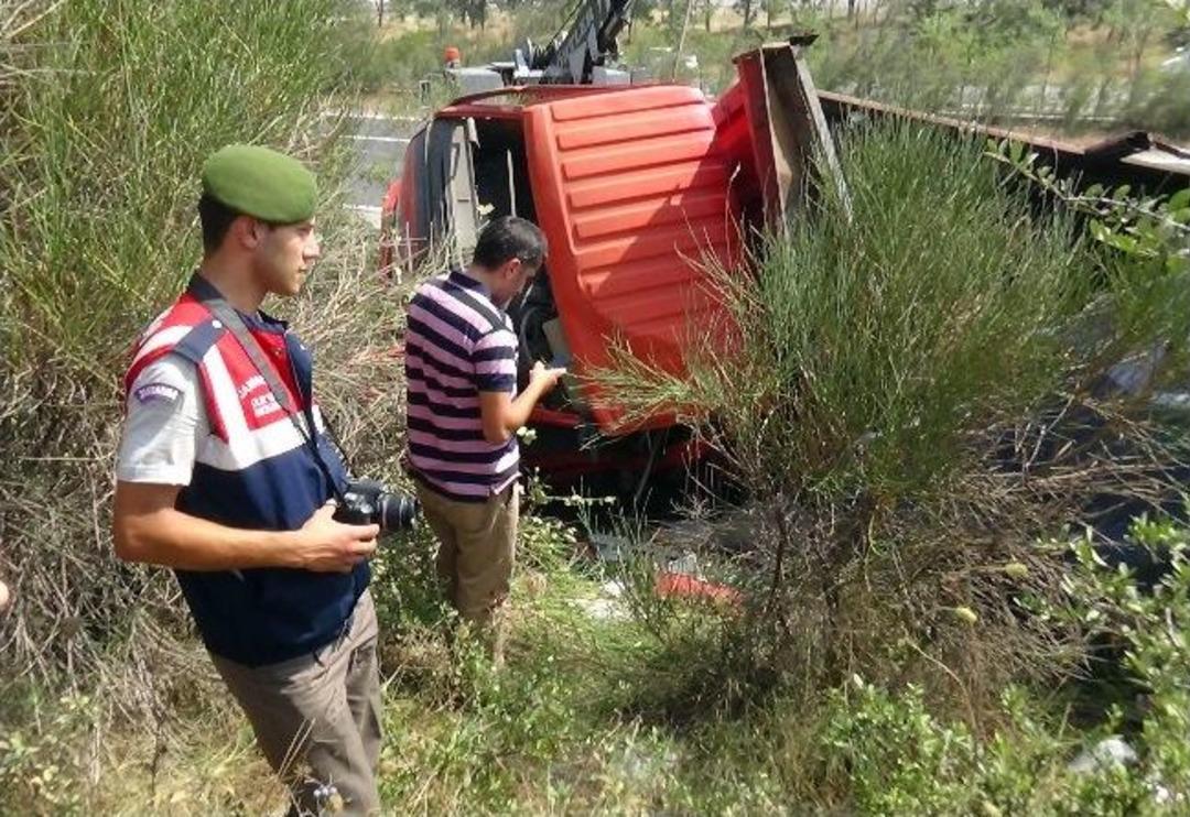 Kullandığı Kamyonun Altında Kaldı