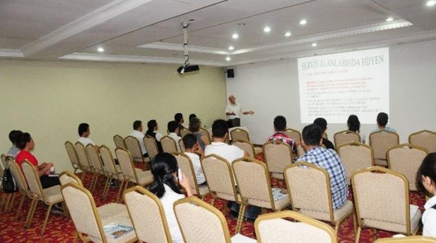 Otel &Ccedil;alışanlarına Yiyecek Ve İ&ccedil;ecek Eğitim Semineri