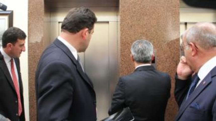 Bursa&rsquo;nın Yeni Valisine Asans&ouml;r S&uuml;rprizi