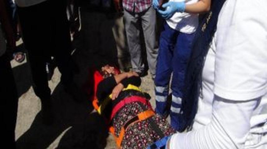 Kaldırımdan D&uuml;şen Yaşlı Kadın Ayağını Kırdı