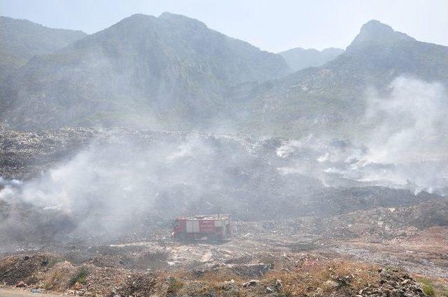 Ak Partili Mersinli Yanan Şehir Çöplüğünü İnceledi