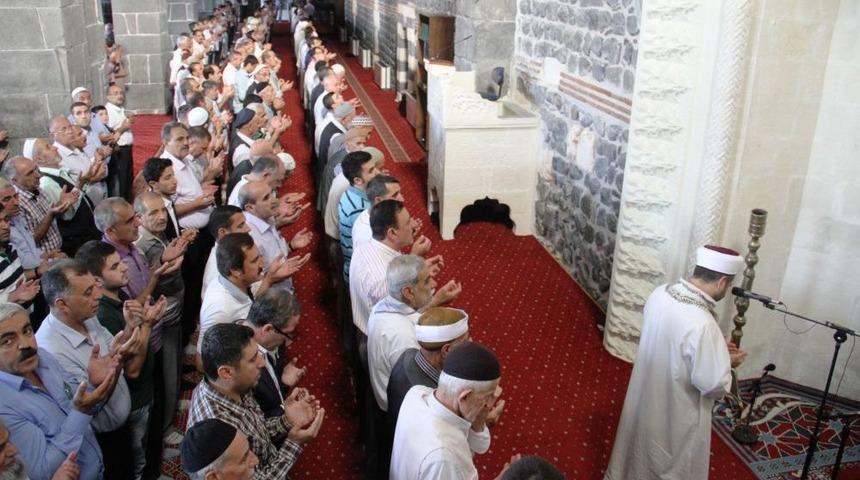 Beşinci Harem-i Şerif'te Mısır'dakiler I&ccedil;in Namaz Kılındı