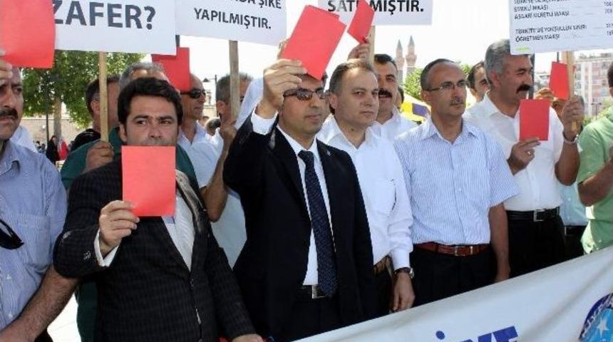 Kamu-sen &Uuml;yelerinden Memur Maaş Zamlarına &ldquo;kırmızı Kart&rdquo;