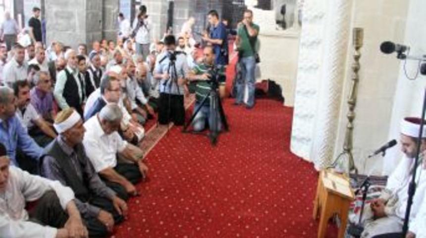 AK Parti Kuruluşunu &Uuml;&ccedil; Dilde Okuttuğu Mevlitle Kutladı