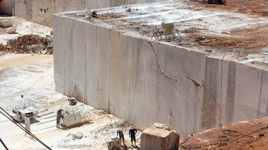 Mermer &Uuml;reticileri De Tartışmalardan Rahatsız