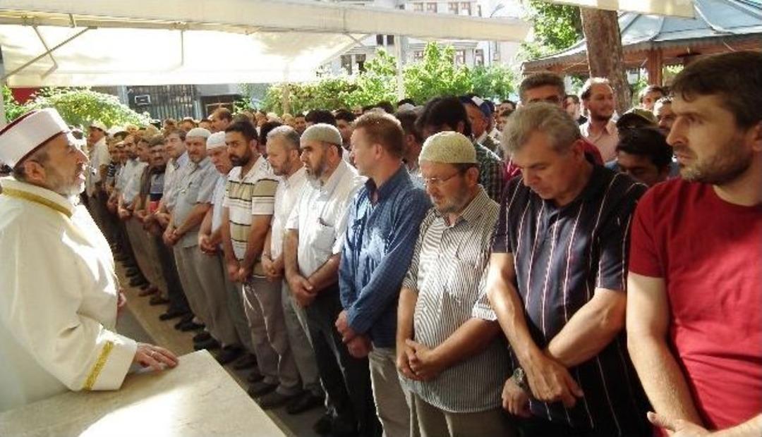 K&uuml;tahya&rsquo;da, Mısır&rsquo;da Darbe İle M&uuml;cadelede Hayatlarını Kaybeden M&uuml;sl&uuml;manlar İ&ccedil;in Gıyabi Cenaze Namazı