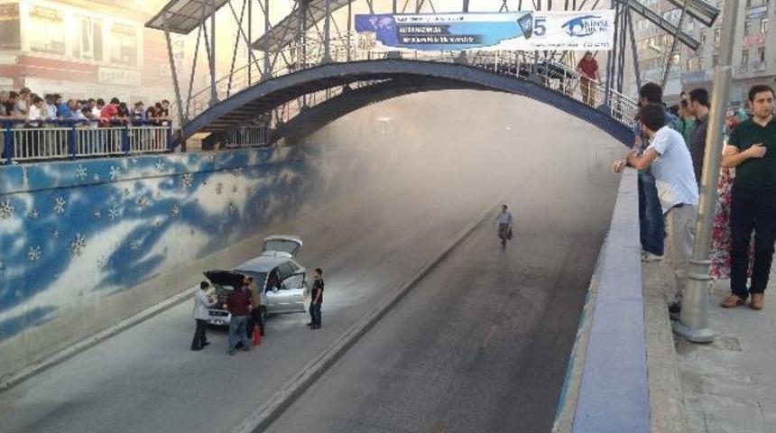 Patlama riskine rağmen film izler gibi seyrettiler