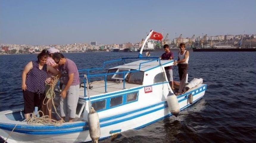 Denize D&uuml;şen Şapka Nedeniyle Tekne Batıyordu