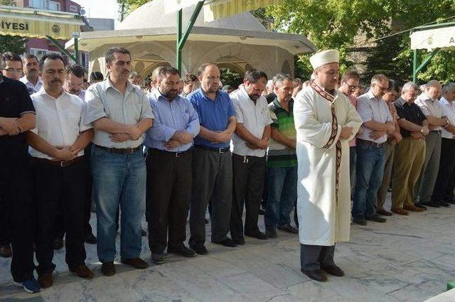 Afyonkarahisar'da, Mısır'da Hayatını Kaybedenler İçin Gıyabi Cenaze Namazı Kılındı