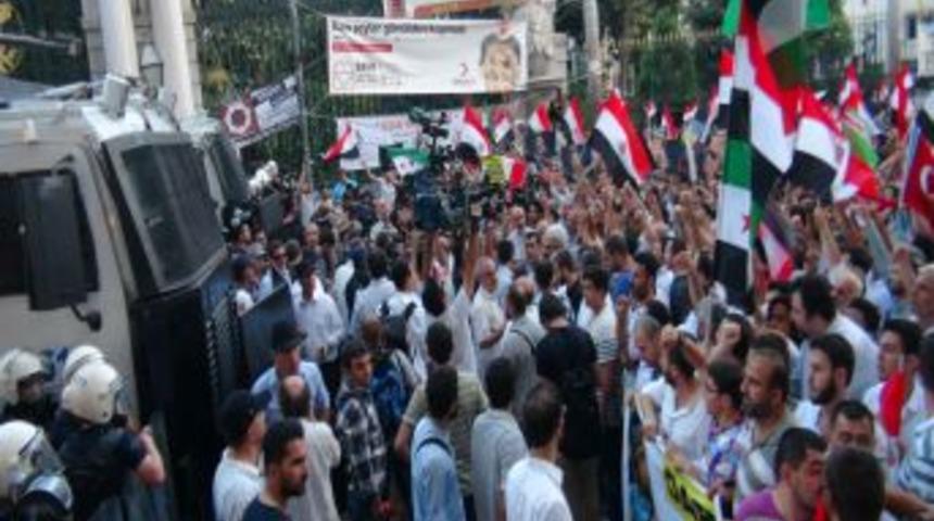 İstiklal Caddesi'nde Mısır Protestosu