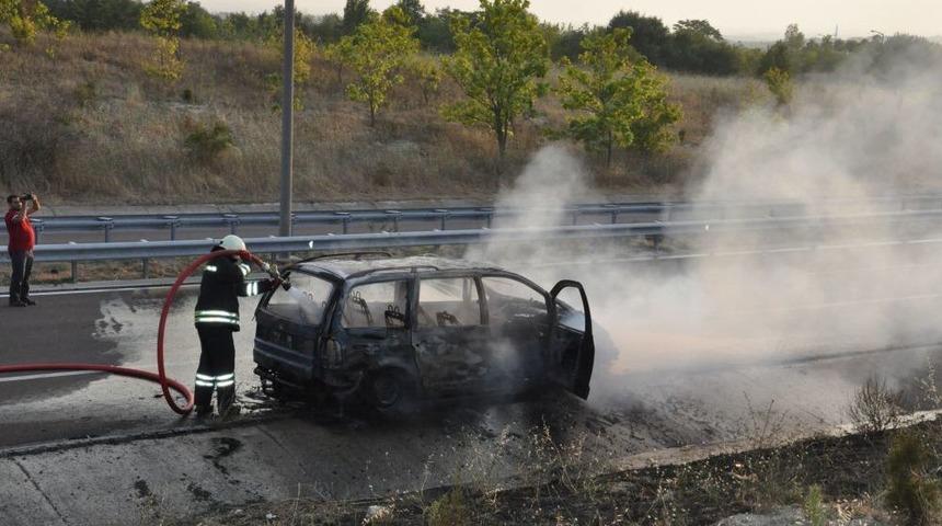 Gurbet&ccedil;inin Otomobili D&ouml;n&uuml;ş Yolunda Alev Alev Yandı