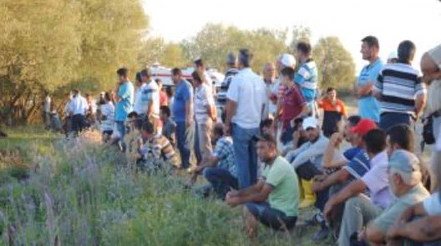 Serinlemek i&ccedil;in Kızılırmak'a giren gen&ccedil; boğuldu