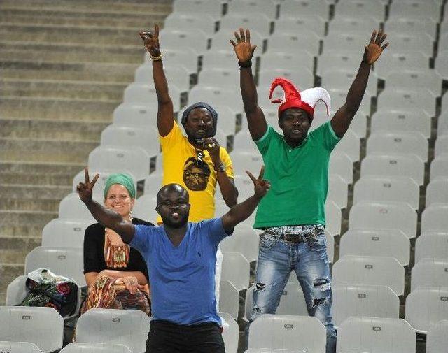 Taraftarlar Milli Ma&ccedil;a &ldquo;fransız&ldquo; Kaldı 2