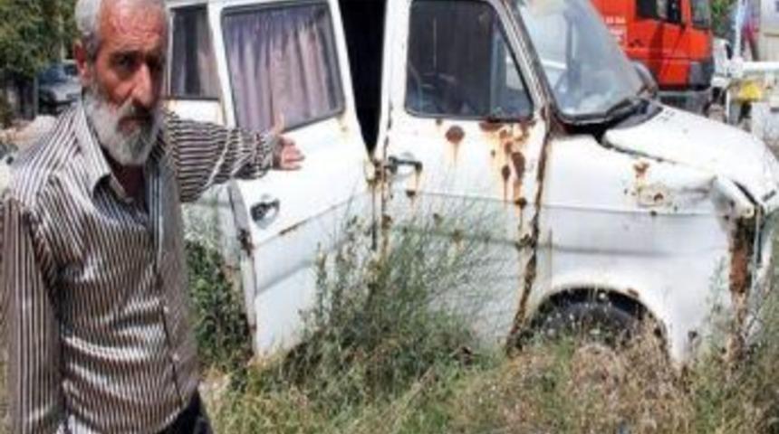 İflas Edince Minib&uuml;ste Yaşamaya Başladı