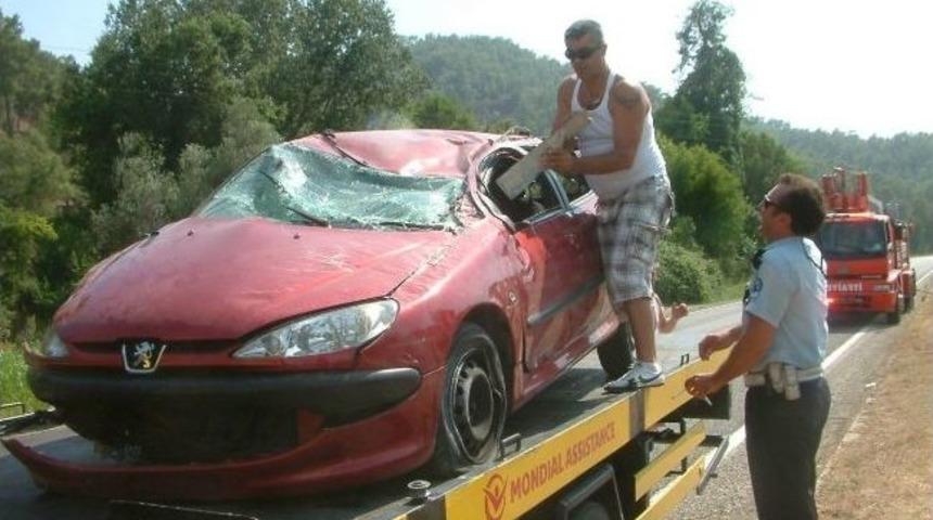 Fethiye&rsquo;de Takla Atan Otomobildeki 3 Kişi Yaralandı