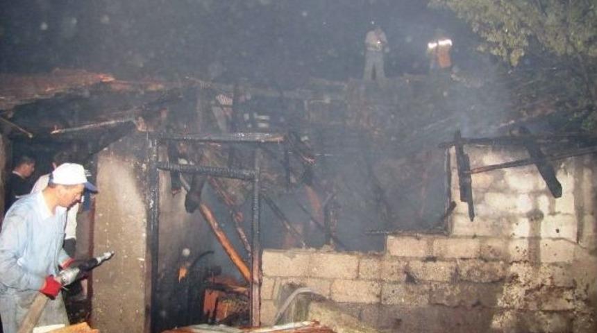 Hisarcık&rsquo;ta Malzeme Deposunda Yangın