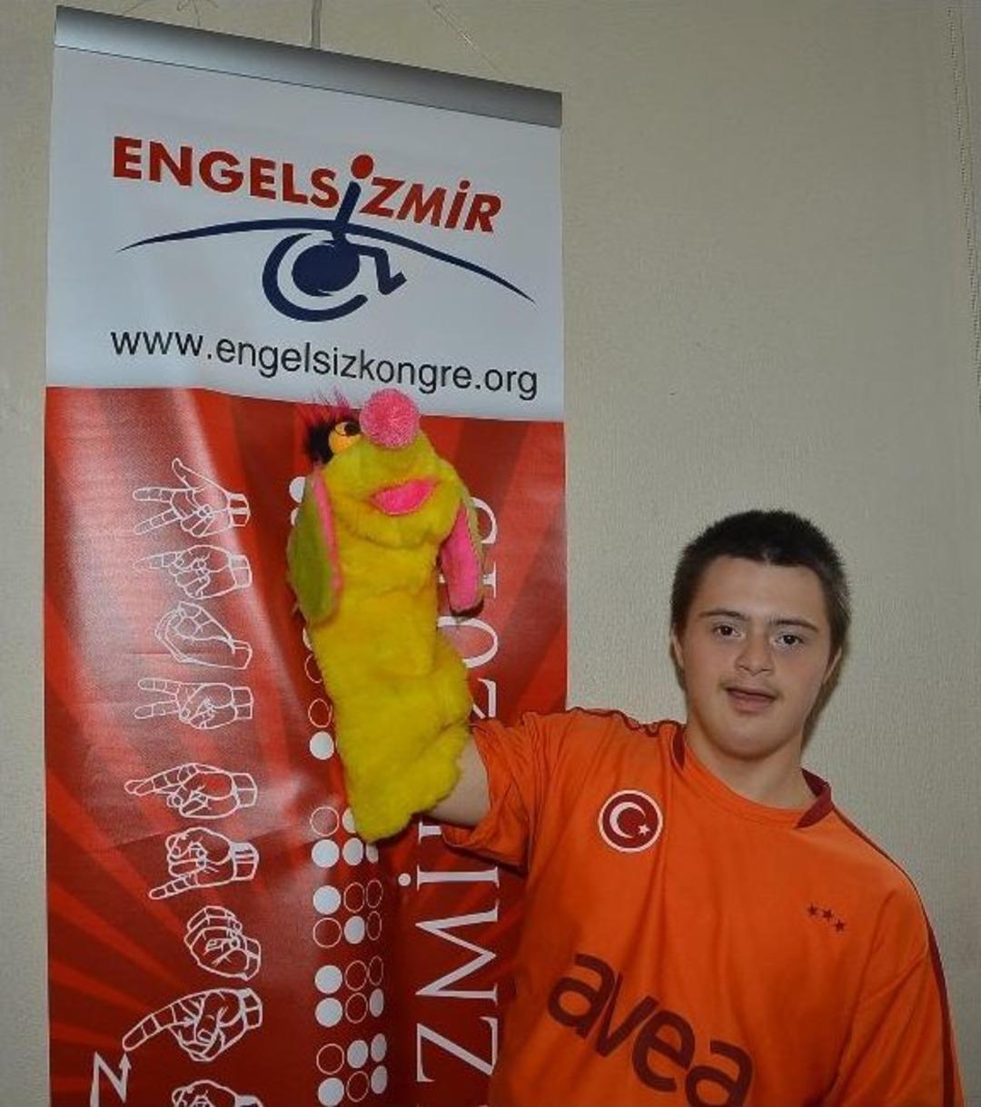 İzmirli Engellilerden "kukla" Şov