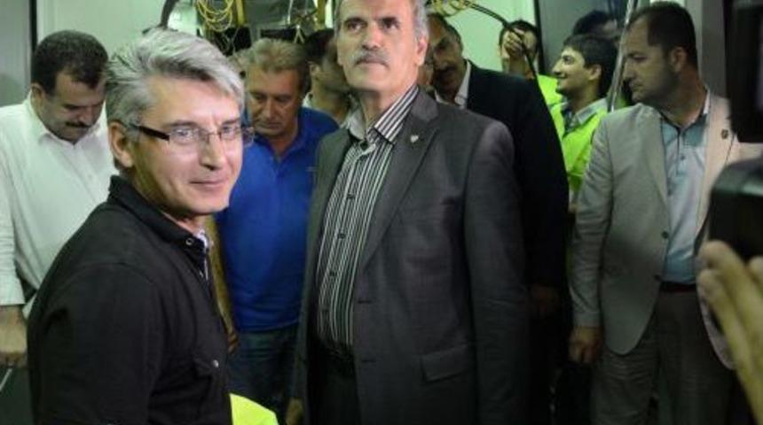 Yerli Tramvay İpekb&ouml;ceği'nin Deneme S&uuml;r&uuml;ş&uuml; Parklanma Engeline Takıldı