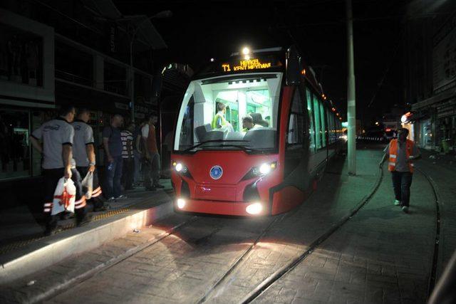 Yerli Tramvay İpekböceği'nin Deneme Sürüşü Parklanma Engeline Takıldı