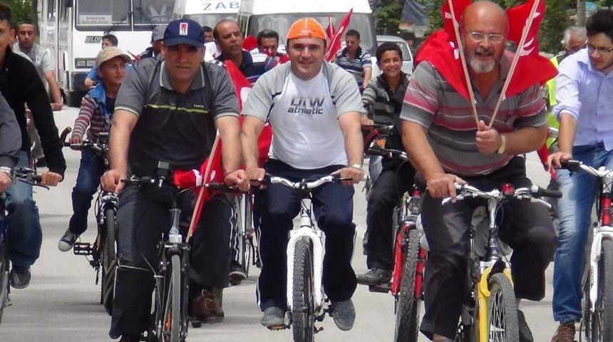 Obezite Ile M&uuml;cadele I&ccedil;in Haftada Bir G&uuml;n Bisiklet Biniyorlar