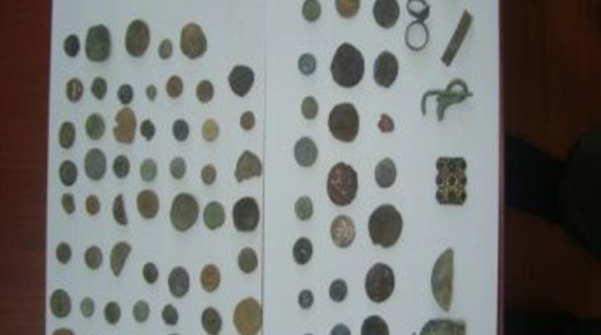 Tarihi Sikkeleri Ka&ccedil;ıramadan Yakalandılar