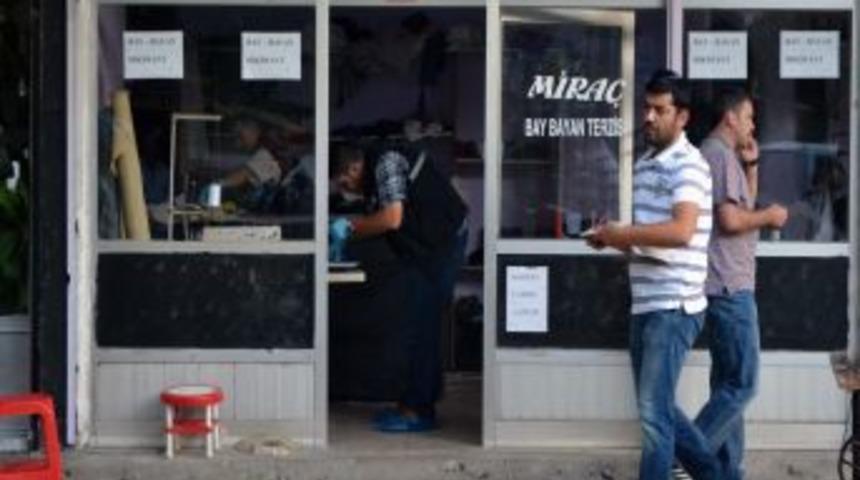 Kuru Sıkı Tabancayla Şakalaşan &Ccedil;ocuk Arkadaşını Yaraladı