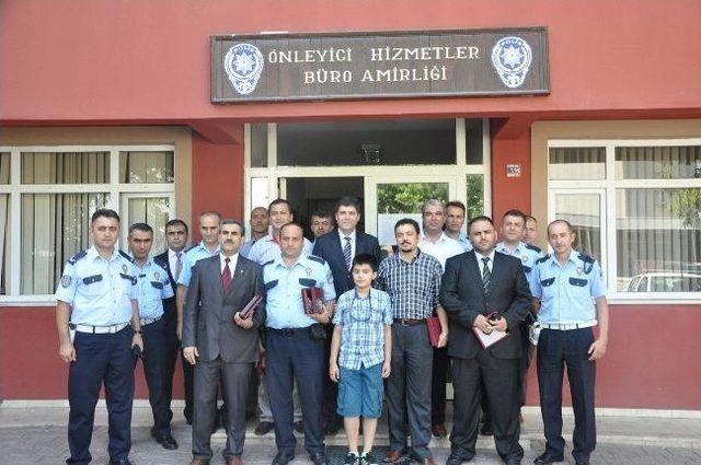 İnegöl'deki Başarılı Polisler Ödüllendirildi