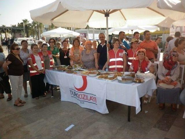 Urla Şenliklerinde Y&ouml;resel Yemek Yarışmasında Birincilik &Ouml;d&uuml;l&uuml;n&uuml; Kızılay Aldı 1